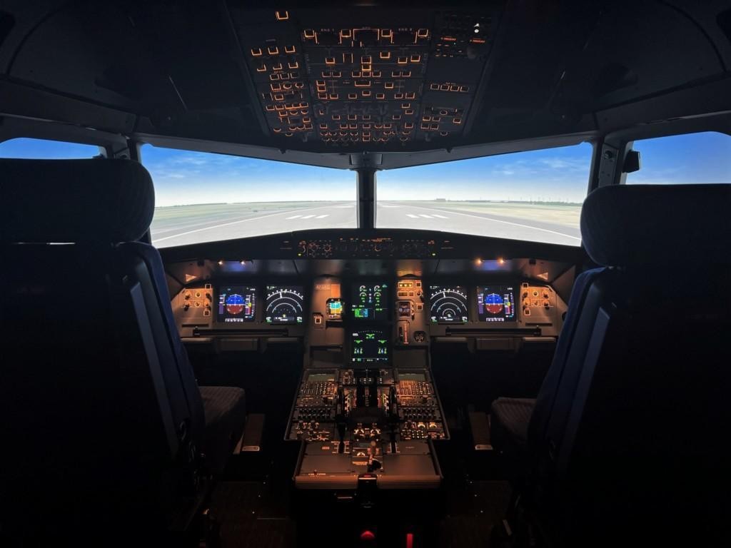 FNPT II MCC approved flight simulators